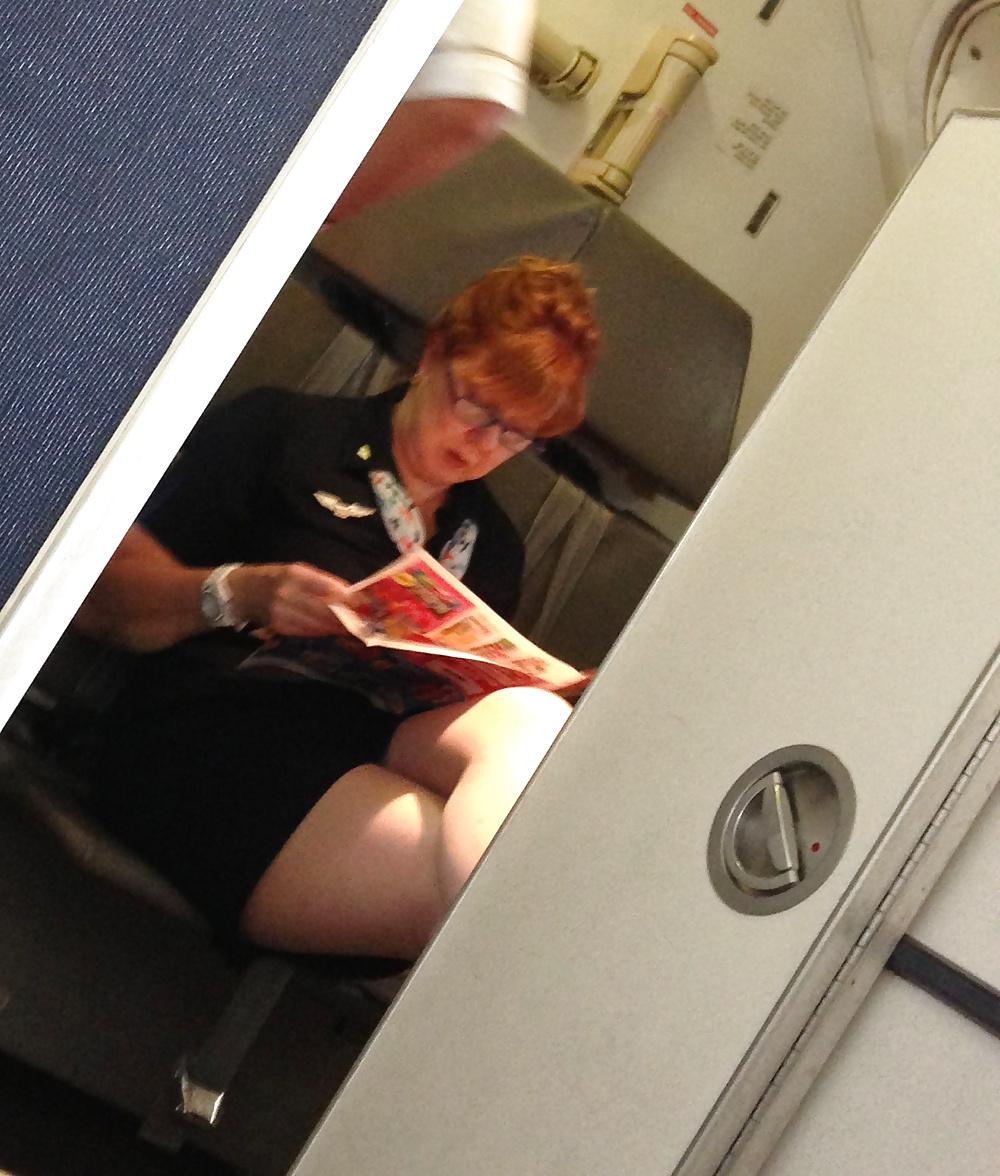 21P FIRST CLASS LEG SHOW FROM THE FIRST CLASS FLIGHT ATTENDANT