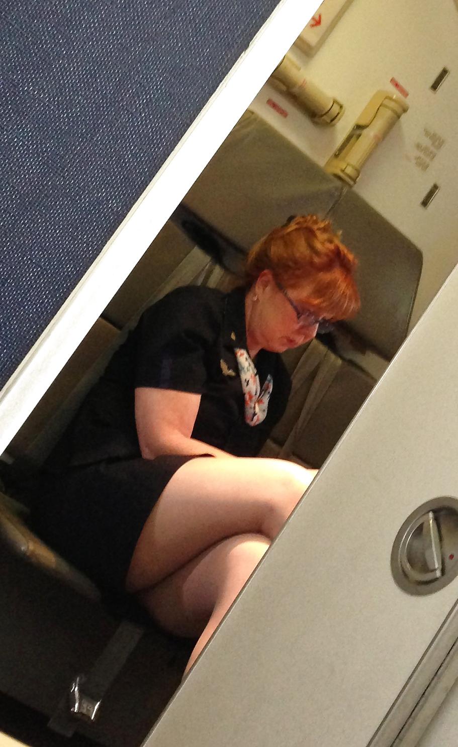 21P FIRST CLASS LEG SHOW FROM THE FIRST CLASS FLIGHT ATTENDANT
