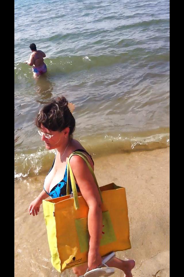 6P Candid Huge Hanging Tits Mom