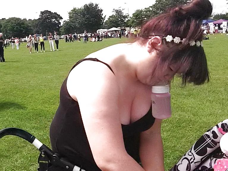6P Candid Downblouse Tanktop Mommy Cleavage