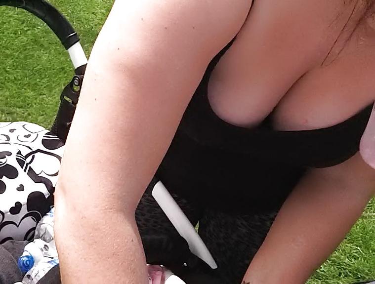 6P Candid Downblouse Tanktop Mommy Cleavage