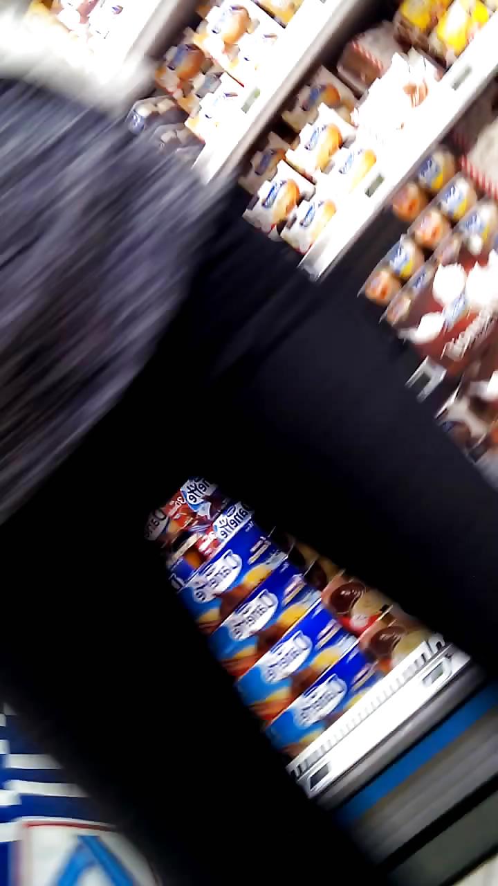 10P Comme d ahb  des culs au supermarche  butts at the shop