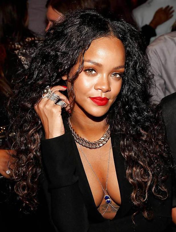 15P Rihanna NYC Fashion Show