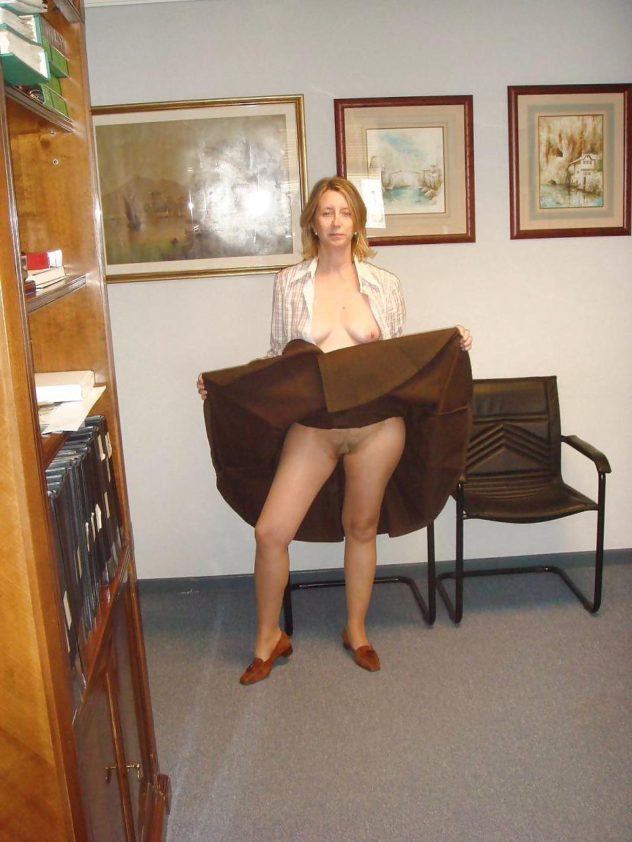 14P She Loves To Show Off