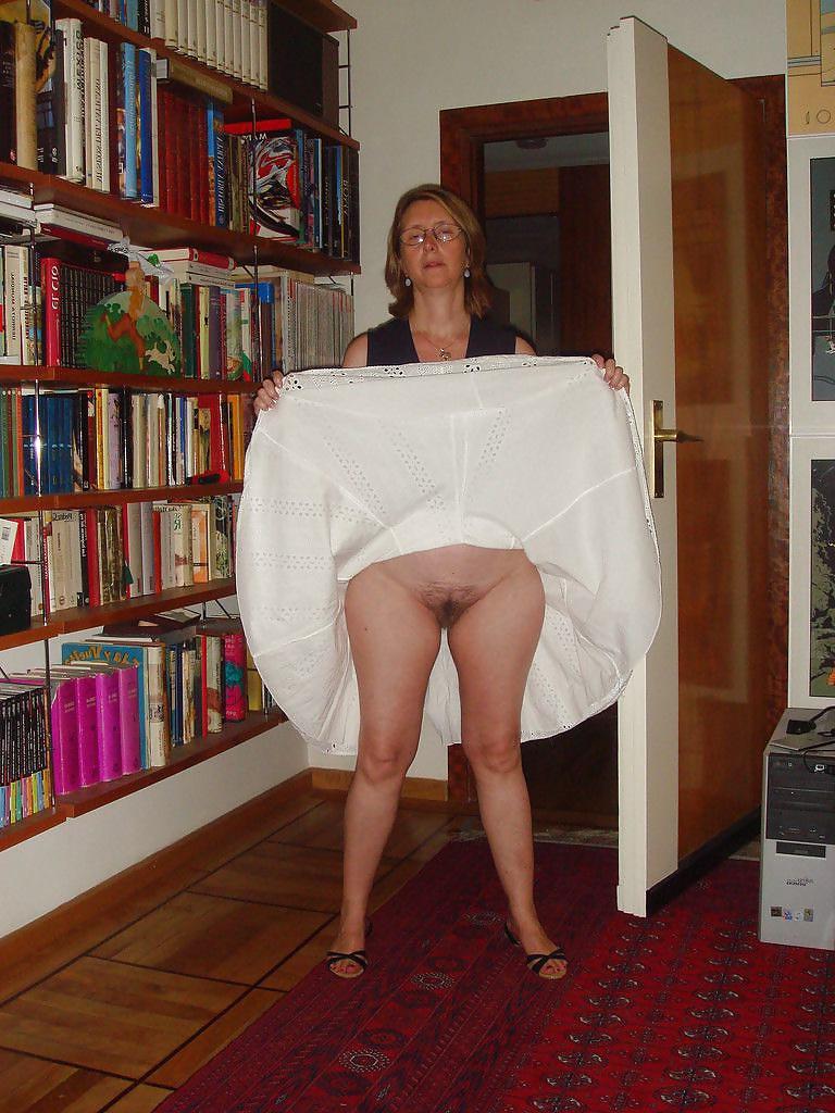 14P She Loves To Show Off