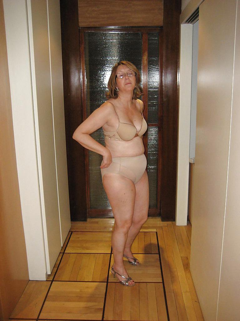 14P She Loves To Show Off