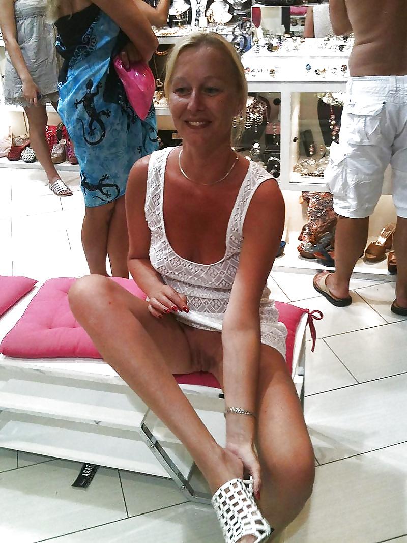 25P Shoe Store Upskirt 1