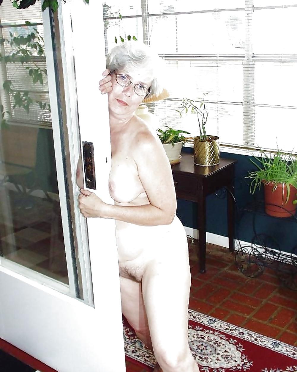 25P Found more of this sex cougar