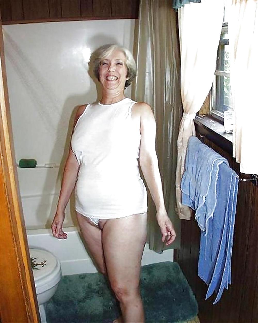 25P Found more of this sex cougar