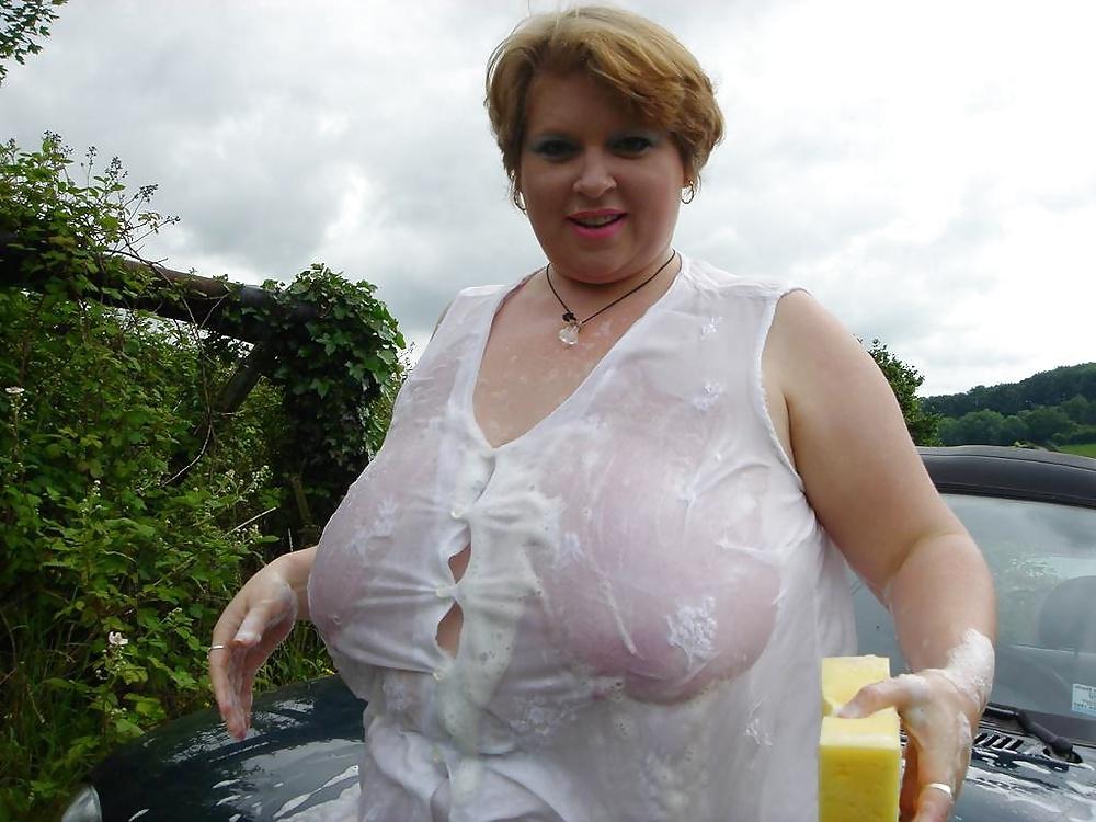 25P Naked Car Wash 01