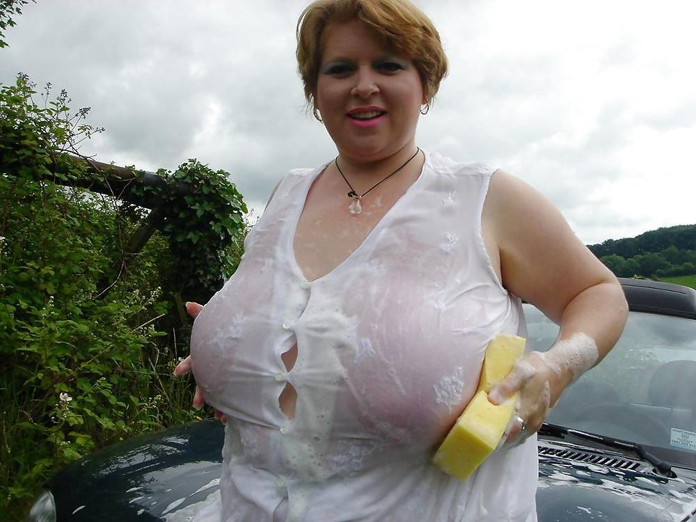 25P Naked Car Wash 01