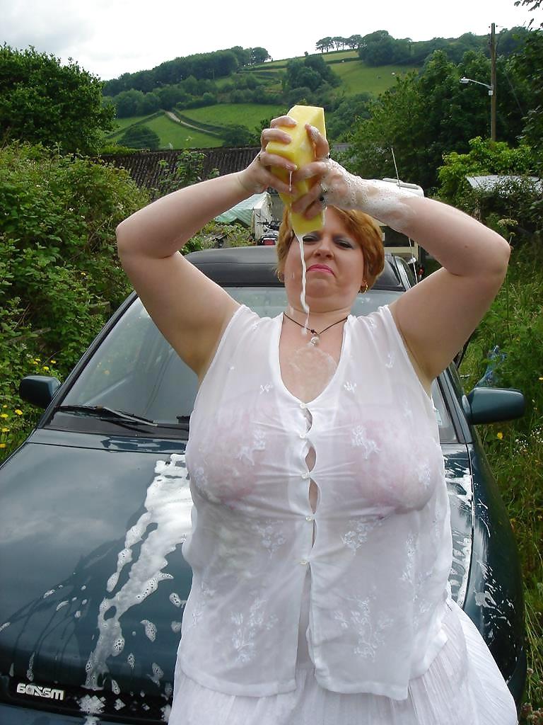 25P Naked Car Wash 01