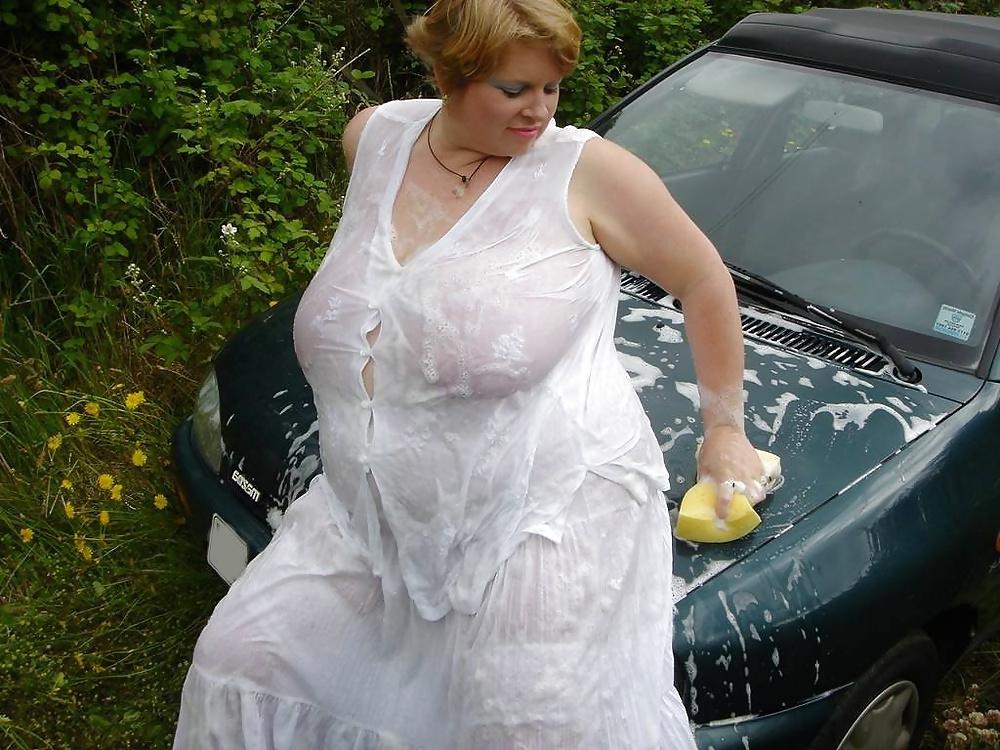25P Naked Car Wash 01