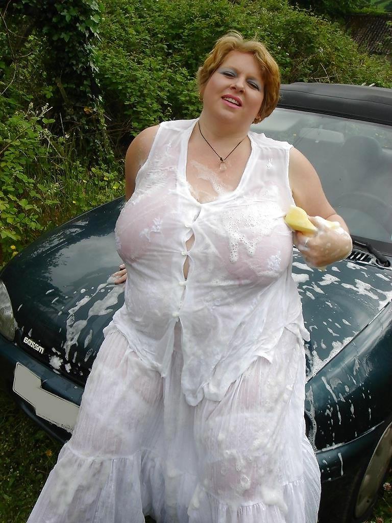 25P Naked Car Wash 01