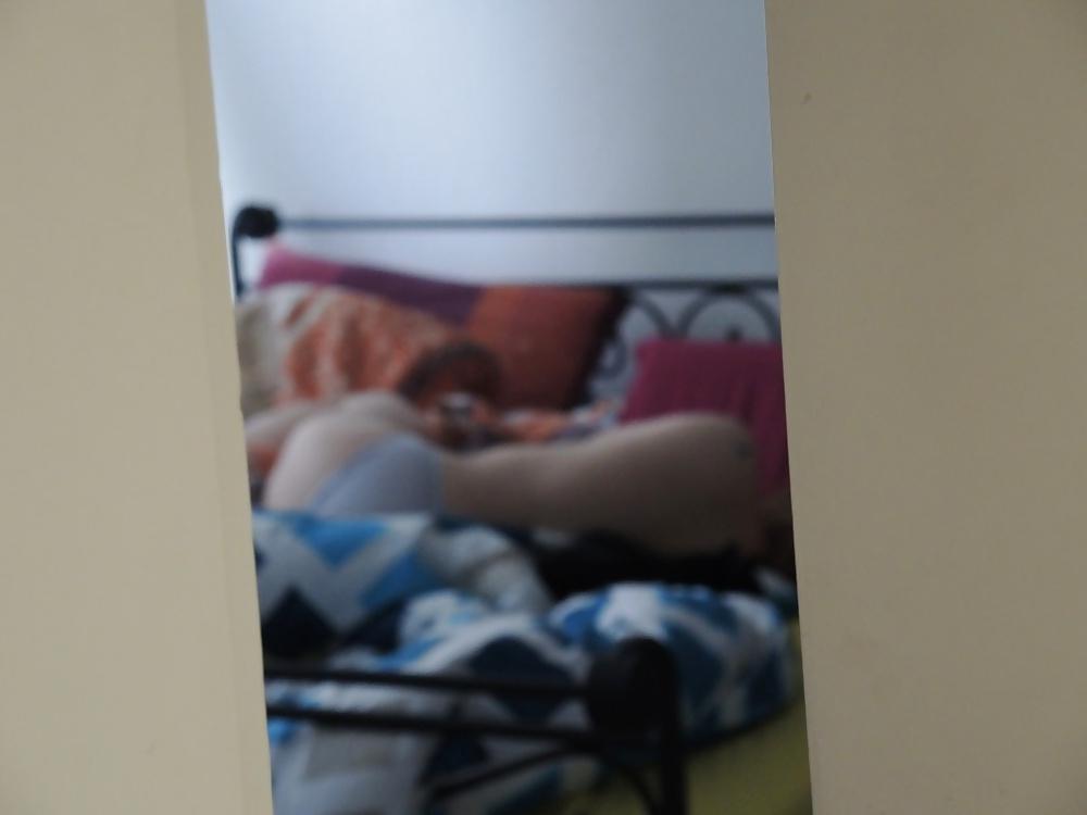 4P Spy my wife intoo her bed