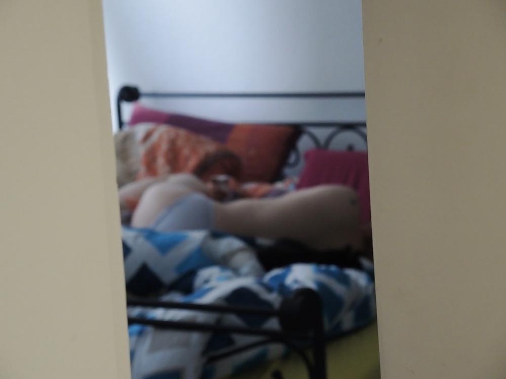 4P Spy my wife intoo her bed