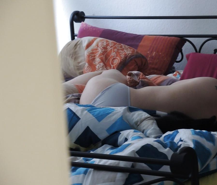 4P Spy my wife intoo her bed