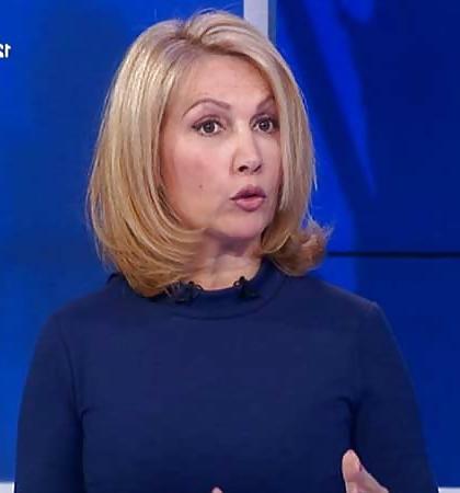 25P Une cougar presentatrice TV