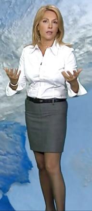 25P Une cougar presentatrice TV