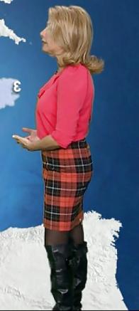 25P Une cougar presentatrice TV