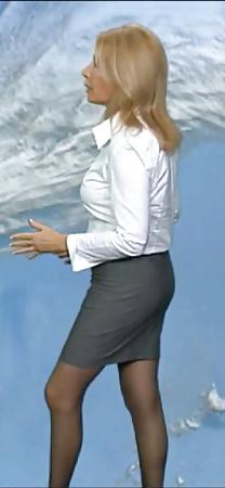 25P Une cougar presentatrice TV