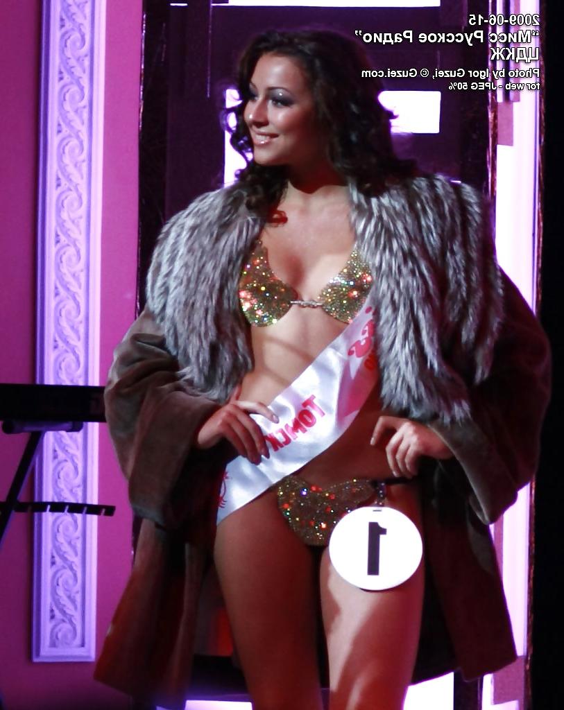 25P A Russian Fur Fashion Show