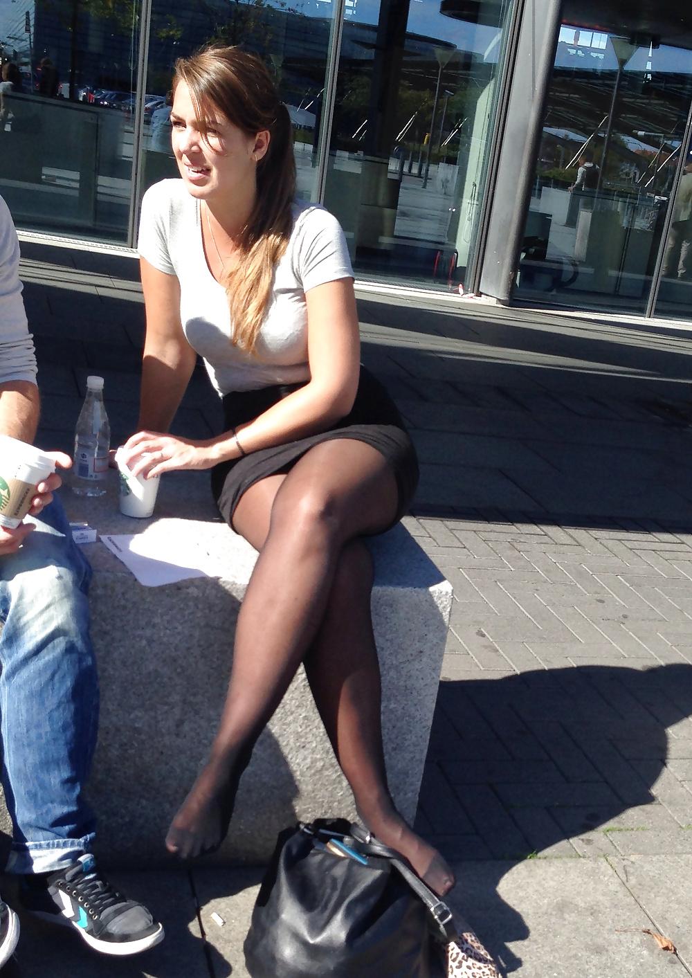 6P Candid pantyhose feet at airport