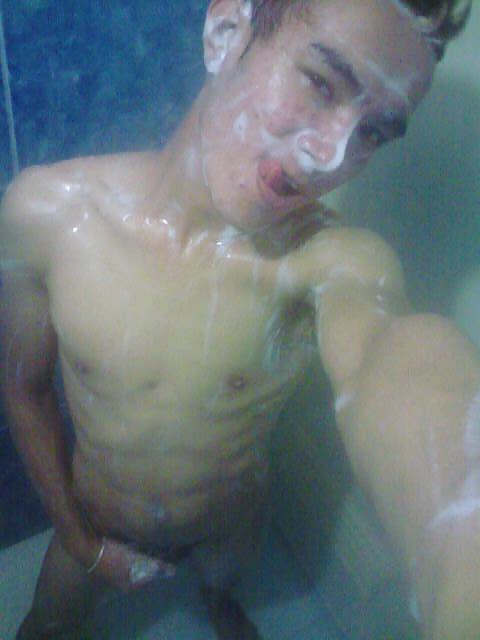 11P Hot twink in shower