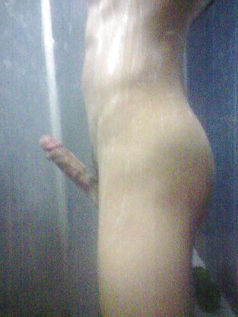 11P Hot twink in shower