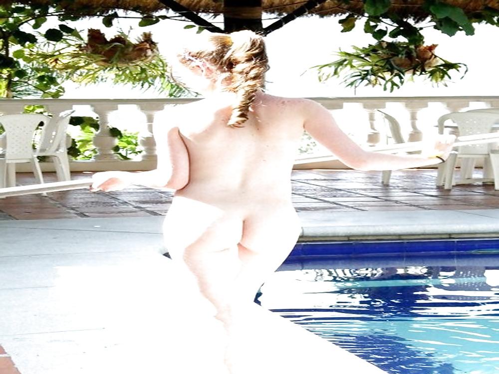 6P SWEET TEEN OUTDOOR PUSSY SHOW