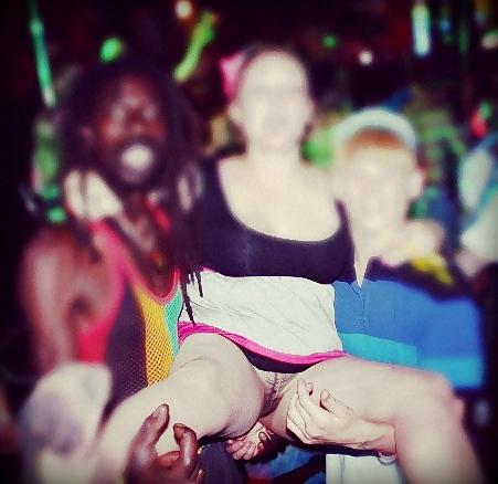 25P UPSKIRT THONG 