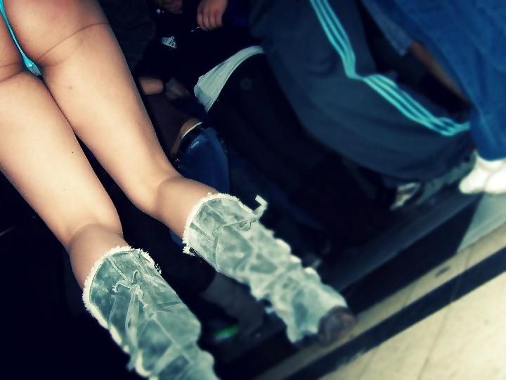 25P UPSKIRT THONG 