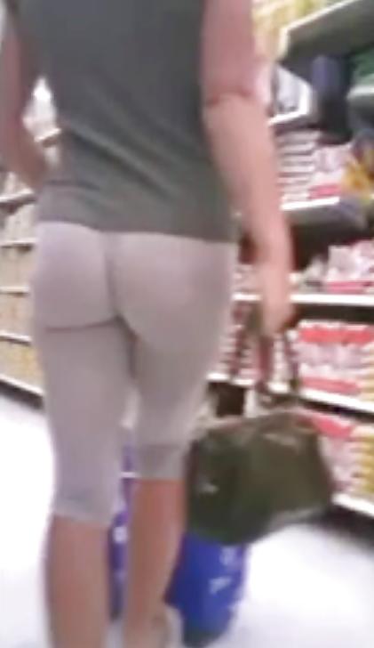 25P MILF in Grey Yoga Pants (blonde)