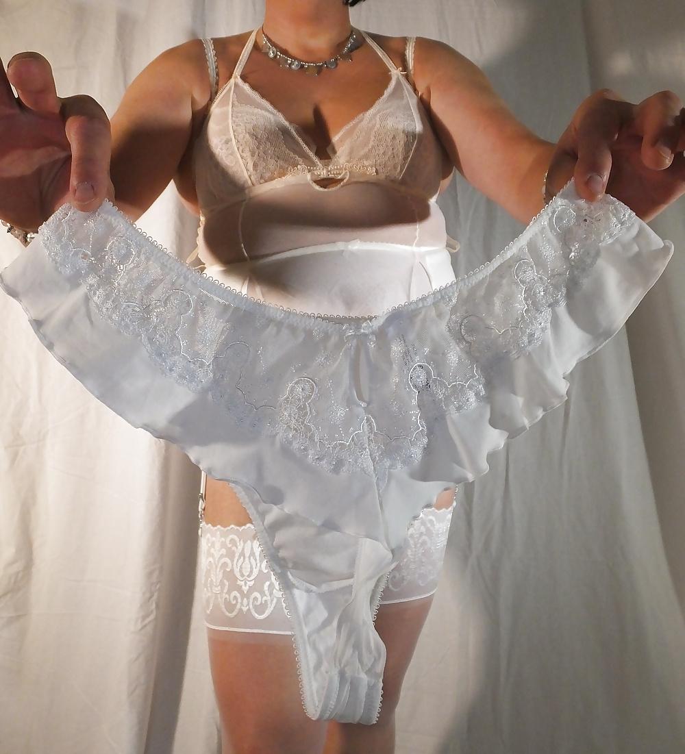 25P Shemale And Crosdressers White Panty