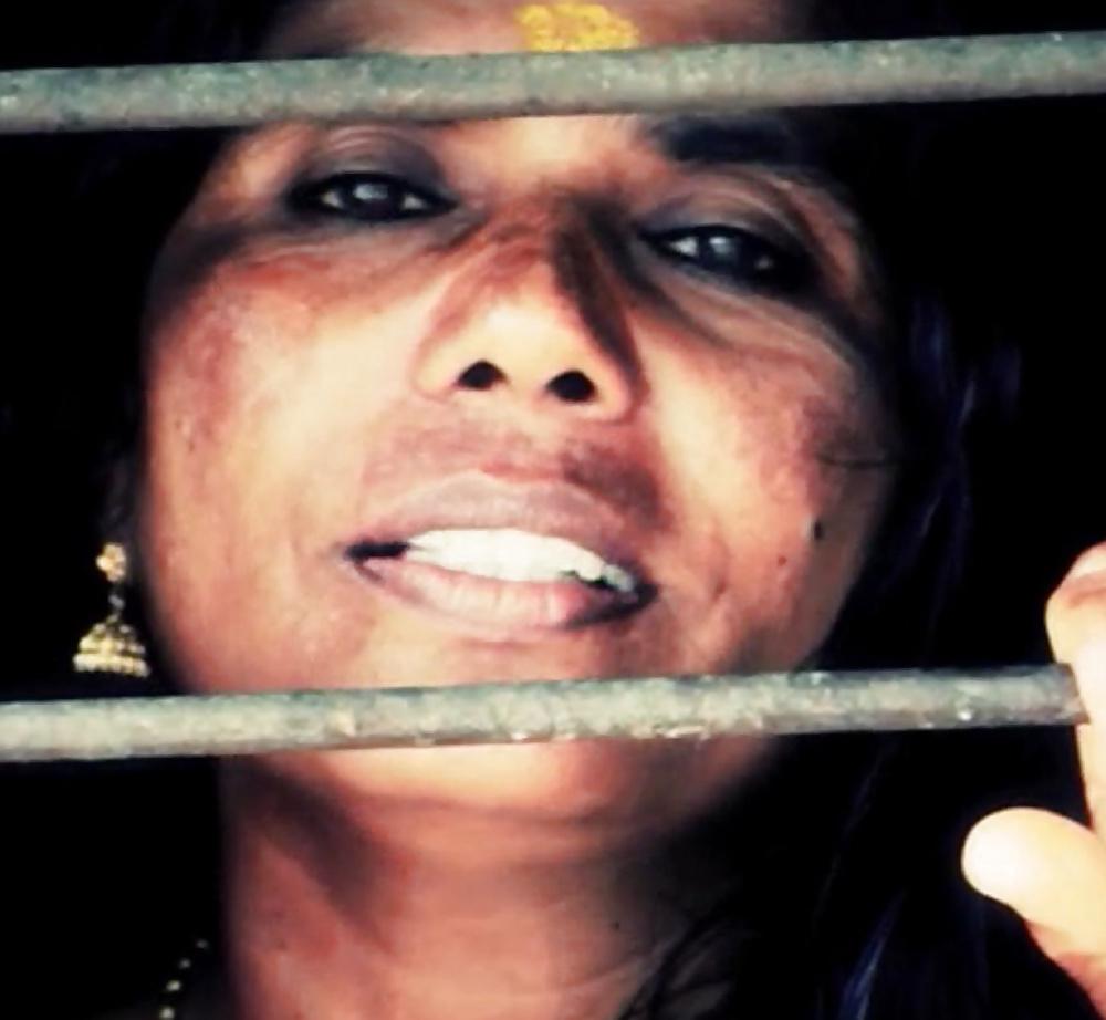 4P Indian MILf wants white men's cum all over her face !!!