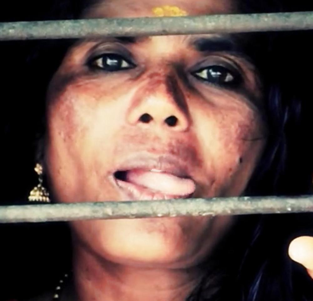 4P Indian MILf wants white men's cum all over her face !!!