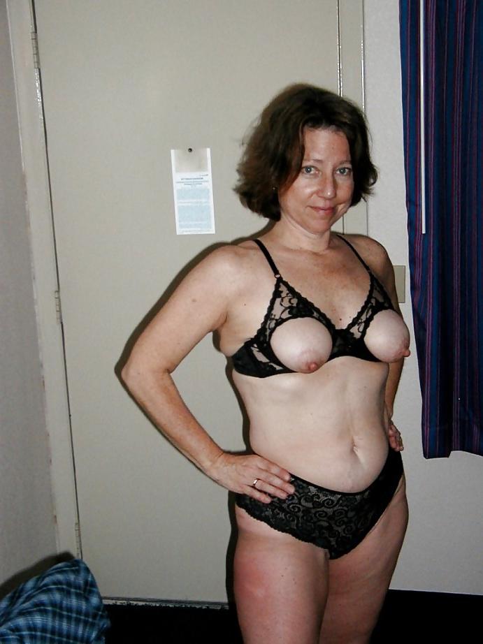 25P Hot Mom Lisa