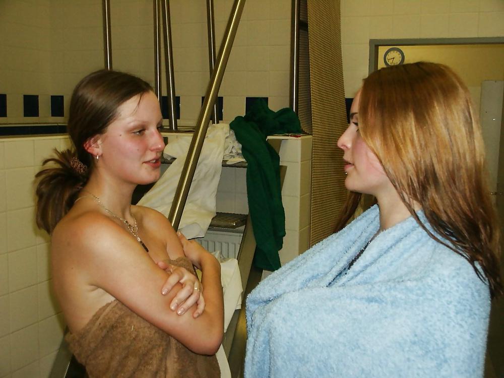 25P Mädchen in der Sauna