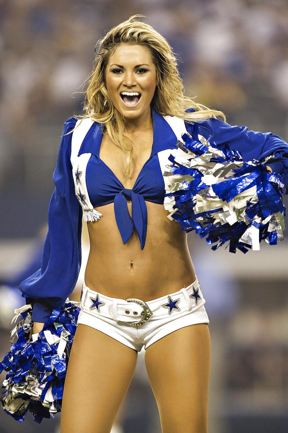 25P Cheerleaders - pantyhose and camel toes (non-nude)