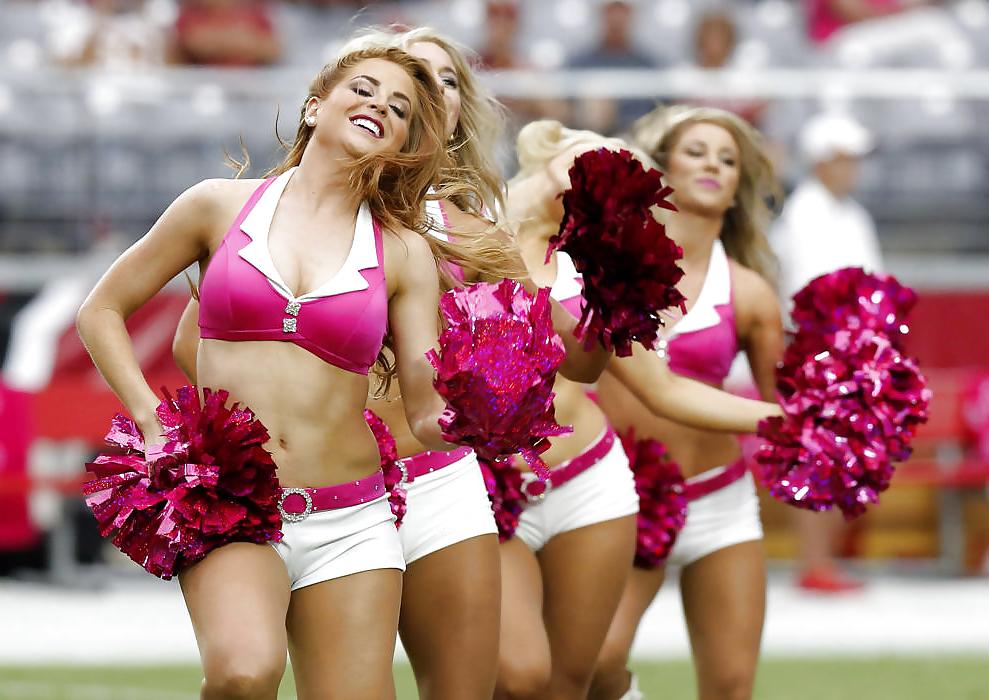 25P Cheerleaders - pantyhose and camel toes (non-nude)