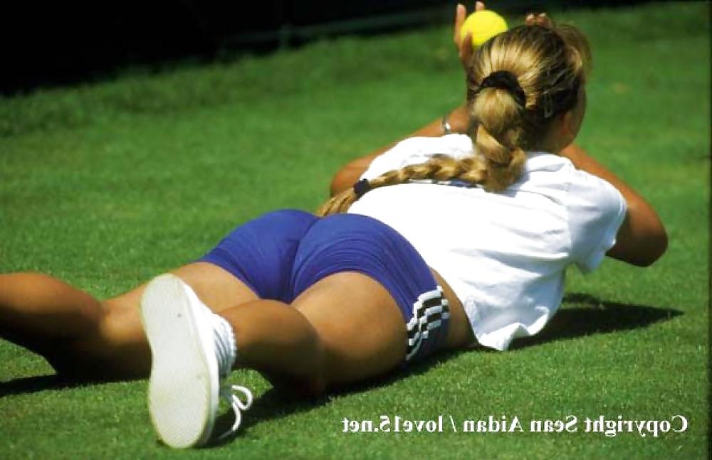 25P Sports Cameltoe And Asses