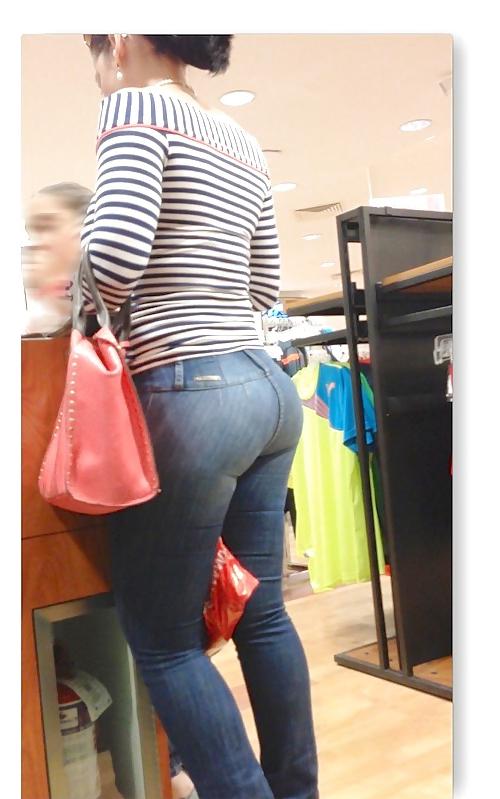 22P MILF Culona en tienda