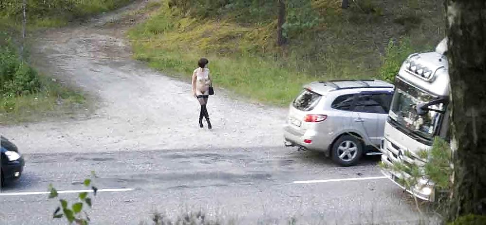 13P Mature street hooker at job