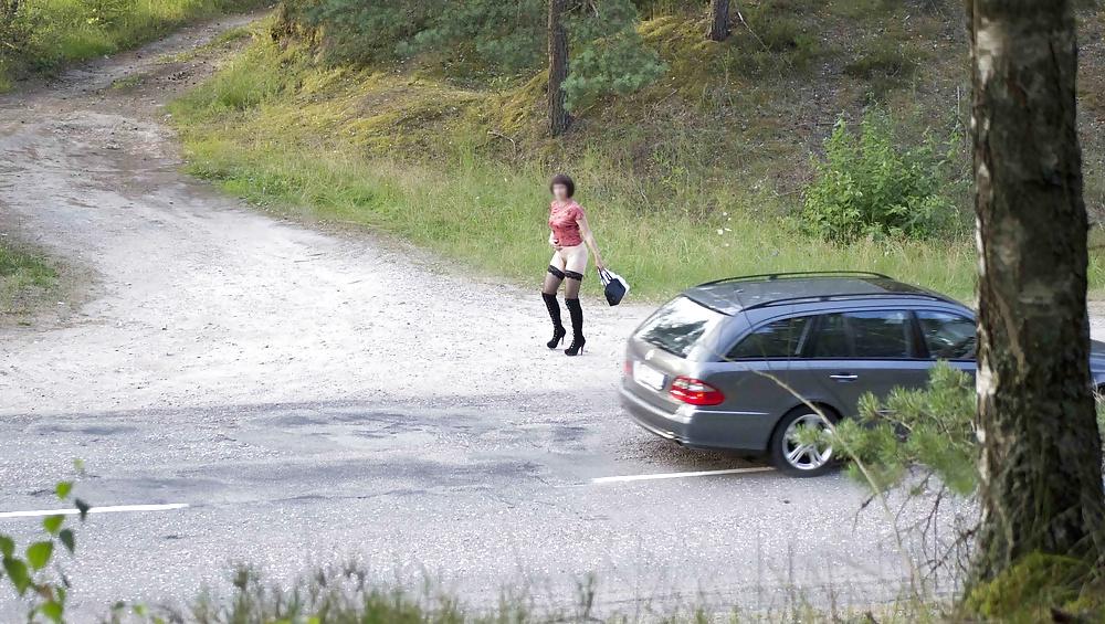13P Mature street hooker at job