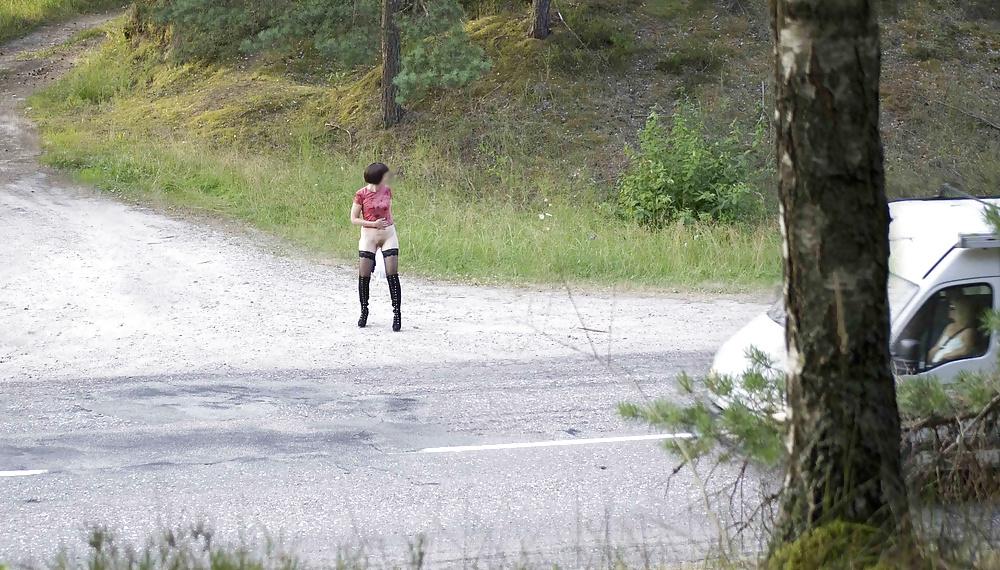13P Mature street hooker at job