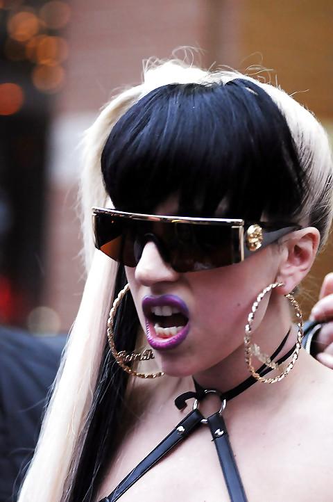 10P Lady Gaga leaving her hotel in Toronto