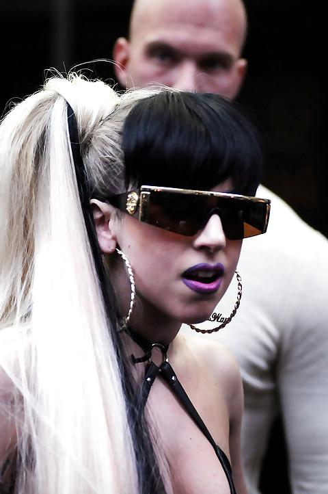 10P Lady Gaga leaving her hotel in Toronto
