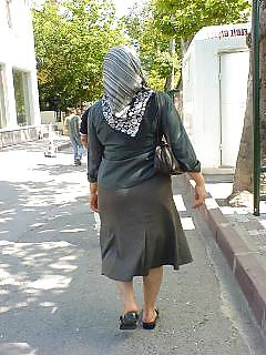 25P Hijab upskirt