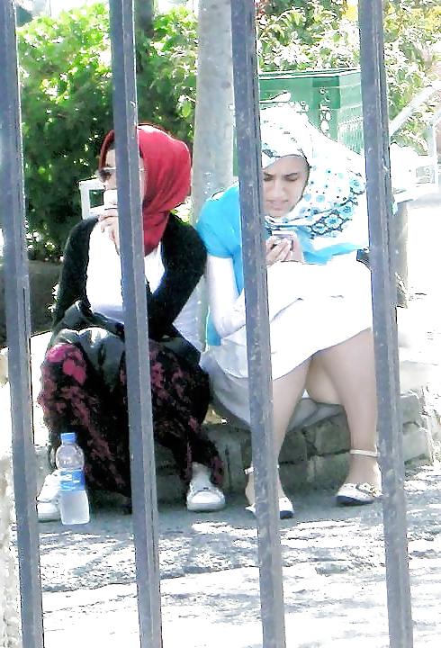 25P Hijab upskirt