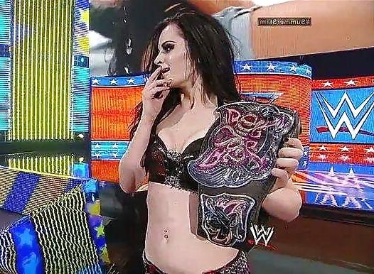 5P Paige at Summerslam very sexy belly